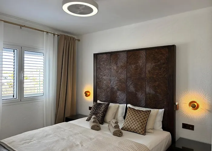 Tiger's Eye Apartment *